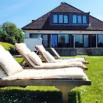 Strandnahe - Sehr Modern Und Hochwertig Eingerichtet, Inklusive Parkplatz, Gartenzugang Und Fahrradunterstellmöglichkeit * Scharbeutz
