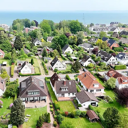 Strandnahe - Sehr Modern Und Hochwertig Eingerichtet, Inklusive Parkplatz, Gartenzugang Und Fahrradunterstellmöglichkeit * Scharbeutz