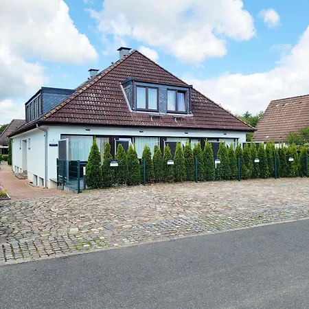 Strandnahe - Sehr Modern Und Hochwertig Eingerichtet, Inklusive Parkplatz, Gartenzugang Und Fahrradunterstellmoeglichkeit Apartman Scharbeutz